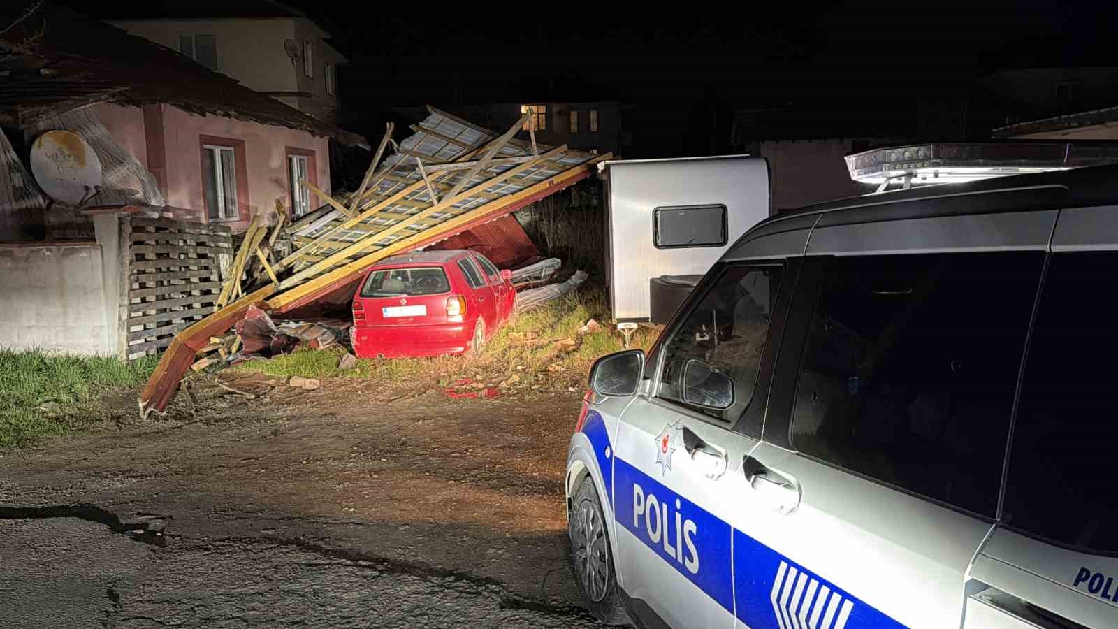 ucan cati ev karavan ve otomobilde hasara yol acti 1 uc8lcT5v