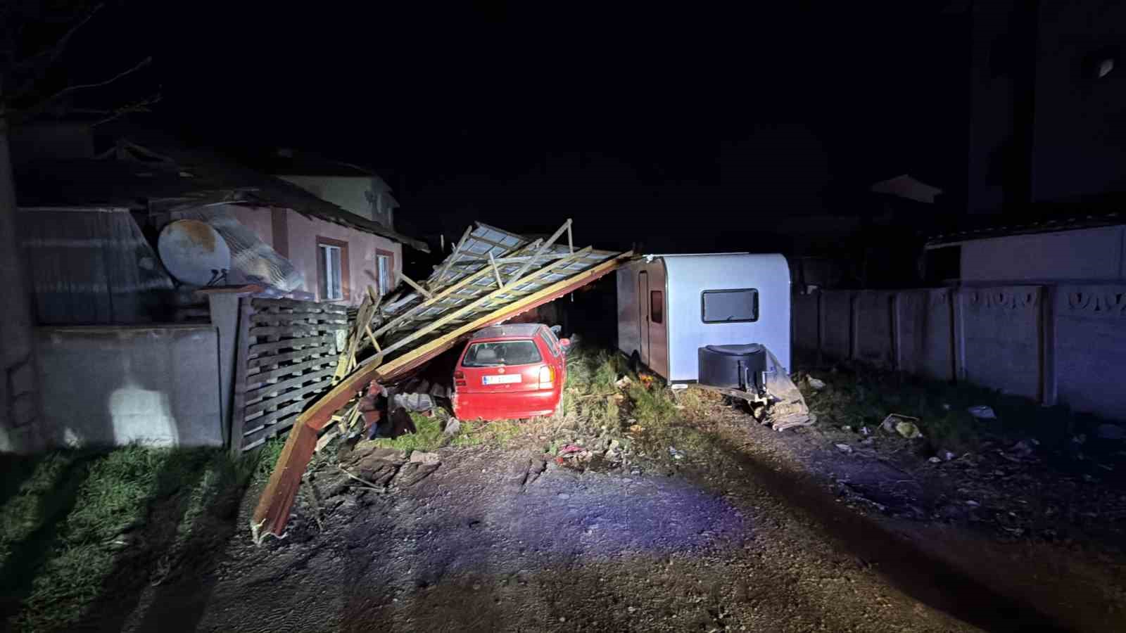 ucan cati ev karavan ve otomobilde hasara yol acti 5