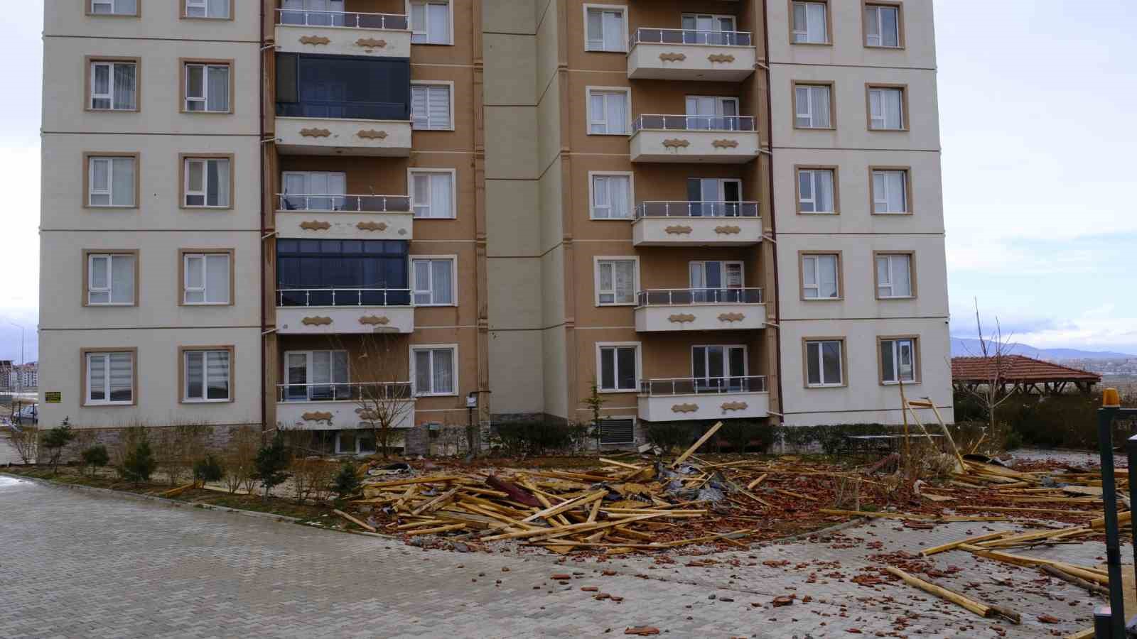 ucan catinin altinda kalmaktan saniyelerle kurtuldu 1 RbH5pLql
