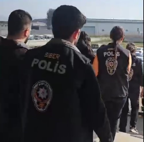 Ücret iadesi dolandırıcılığına bir tutuklama 4 ucret iadesi dolandiriciligina bir tutuklama 0 iQMn9Rwh