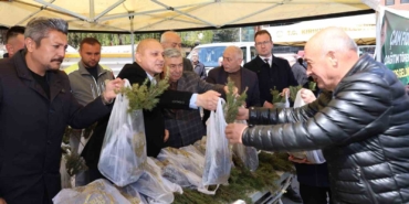 ucretsiz-oldugunu-duyan-vatandaslar-akin-etti-binlerce-fidan-kisa-surede-tukendi-JhEJ9UUK.jpg