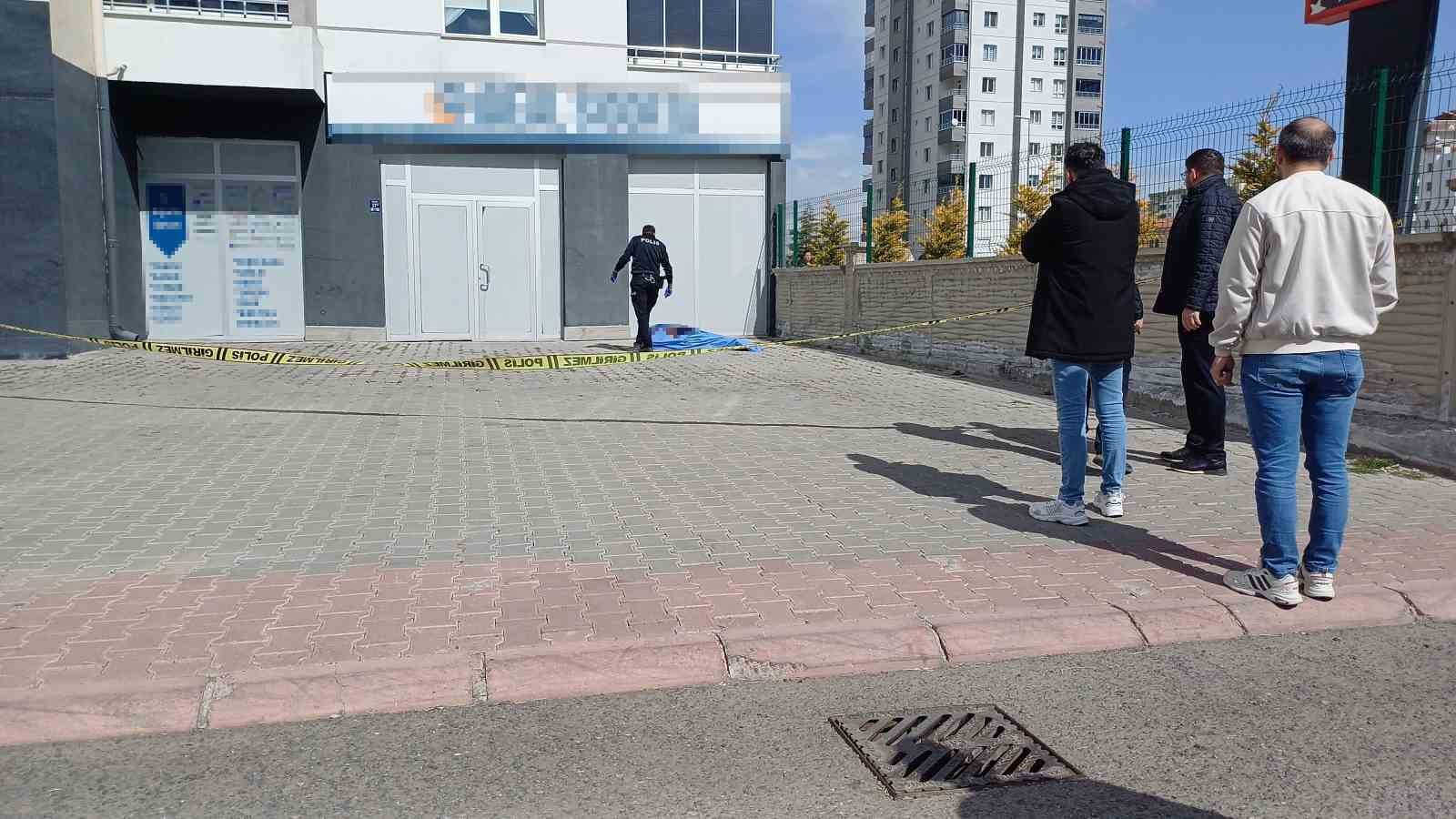 ucuncu kattan dusen yasli adam oldu 2 Zv7qZM6U