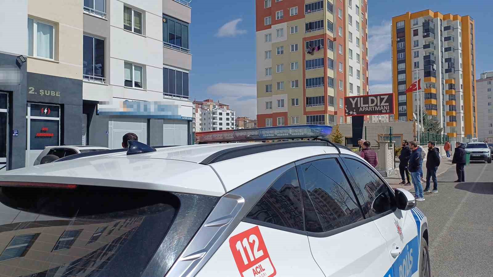 ucuncu kattan dusen yasli adam oldu 3 2GkXUg7s