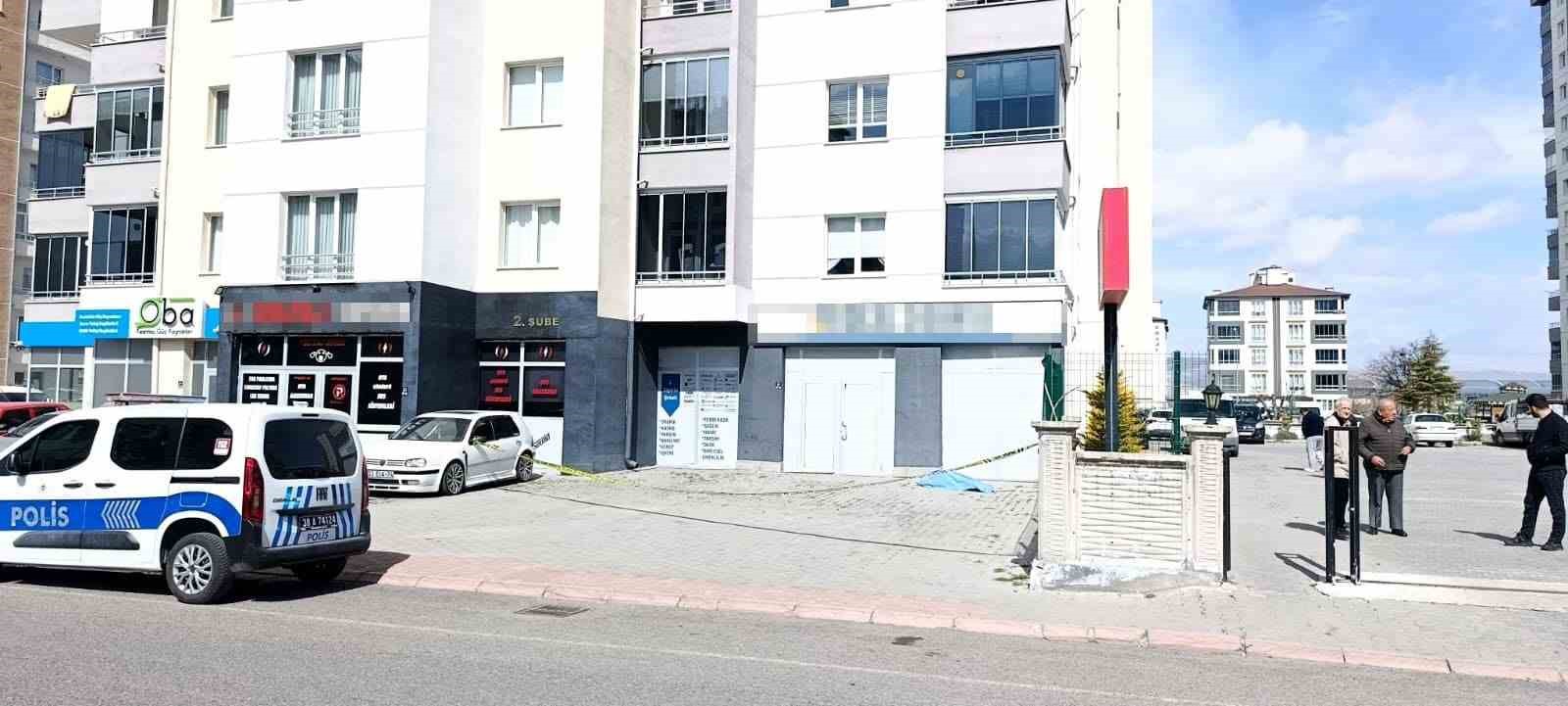 ucuncu kattan dusen yasli adam oldu 4 2WsSzsNv