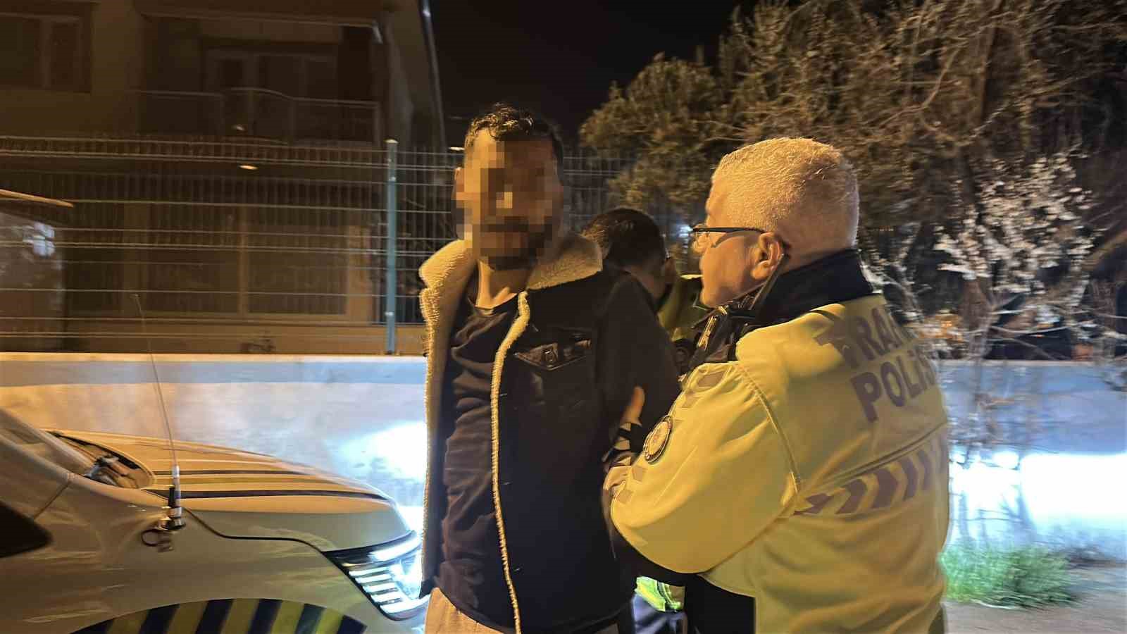 Üçüncü kez alkolden yakalanmamak için polisin üstüne araç sürüp kaçtı, yarım milyon lira ceza yedi 4 ucuncu kez alkolden yakalanmamak icin polisin ustune arac surup kacti yarim milyon lira ceza 7XC7R7bu