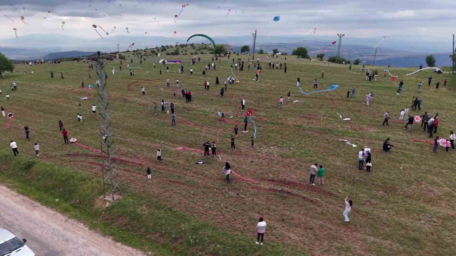 ucurtmasi kopunca aglayan cocuk icin yoneticiler seferber oldu 6 dNQEDOVu
