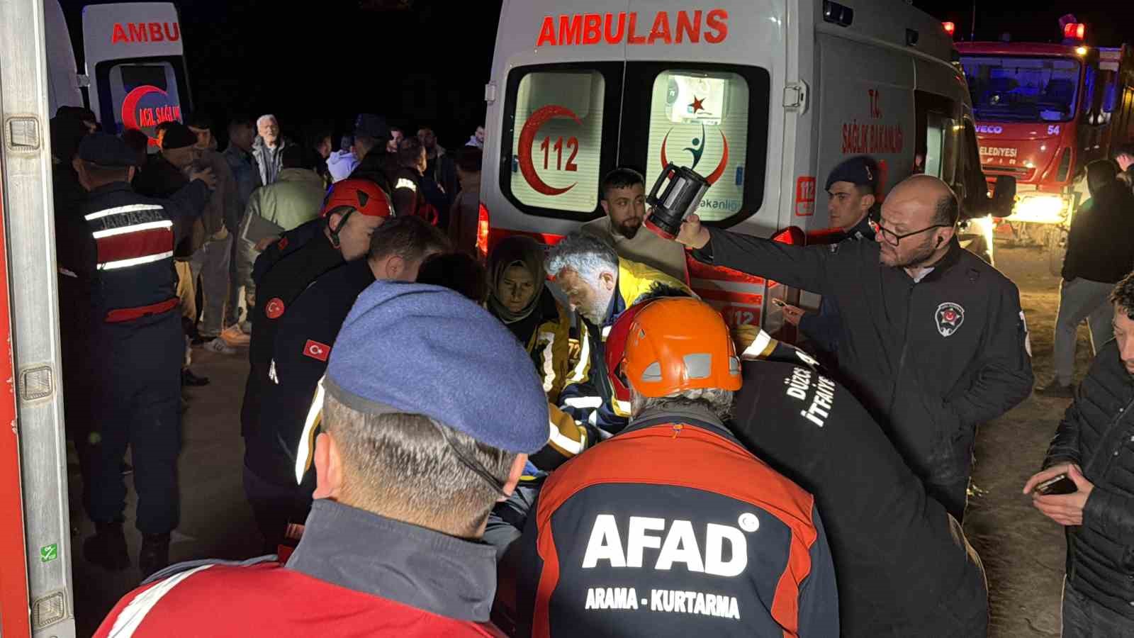 ucuruma yuvarlanan 3 kisi operasyonla kurtarildi 6 8e615wqp