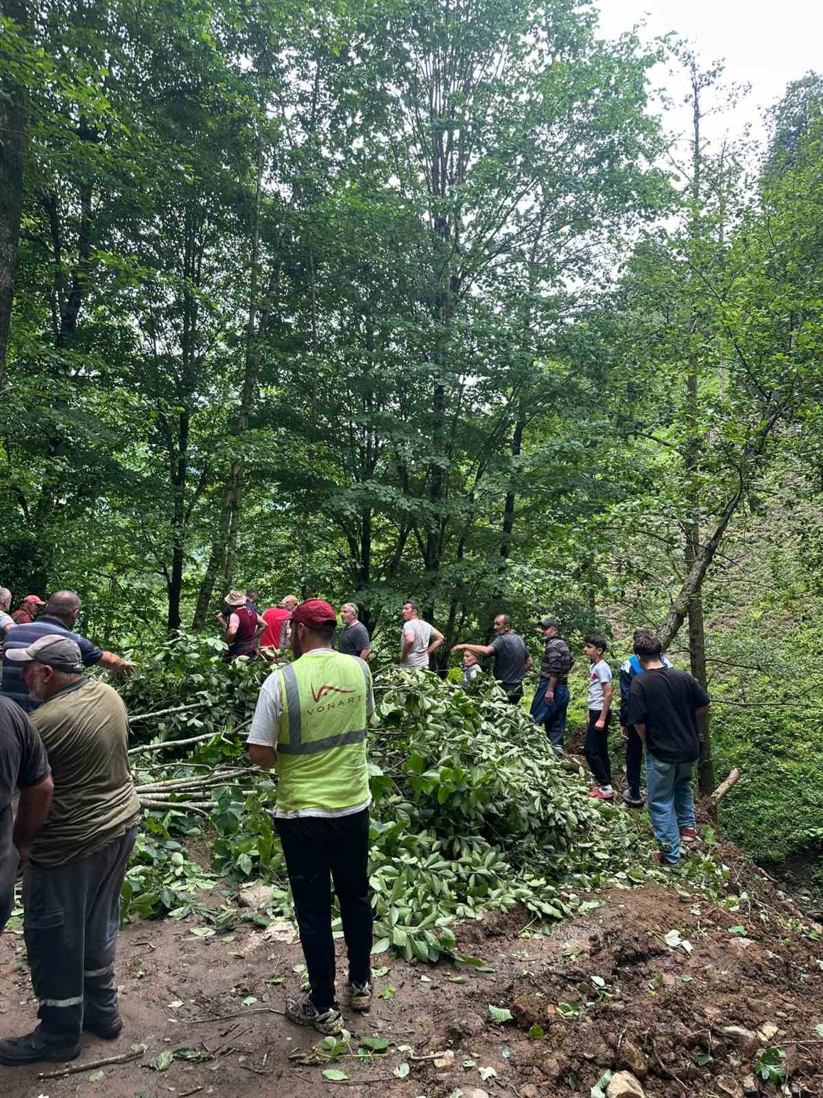 ucuruma yuvarlanan kamyonetteki kari koca hayatini kaybetti 1 sL7alt8I