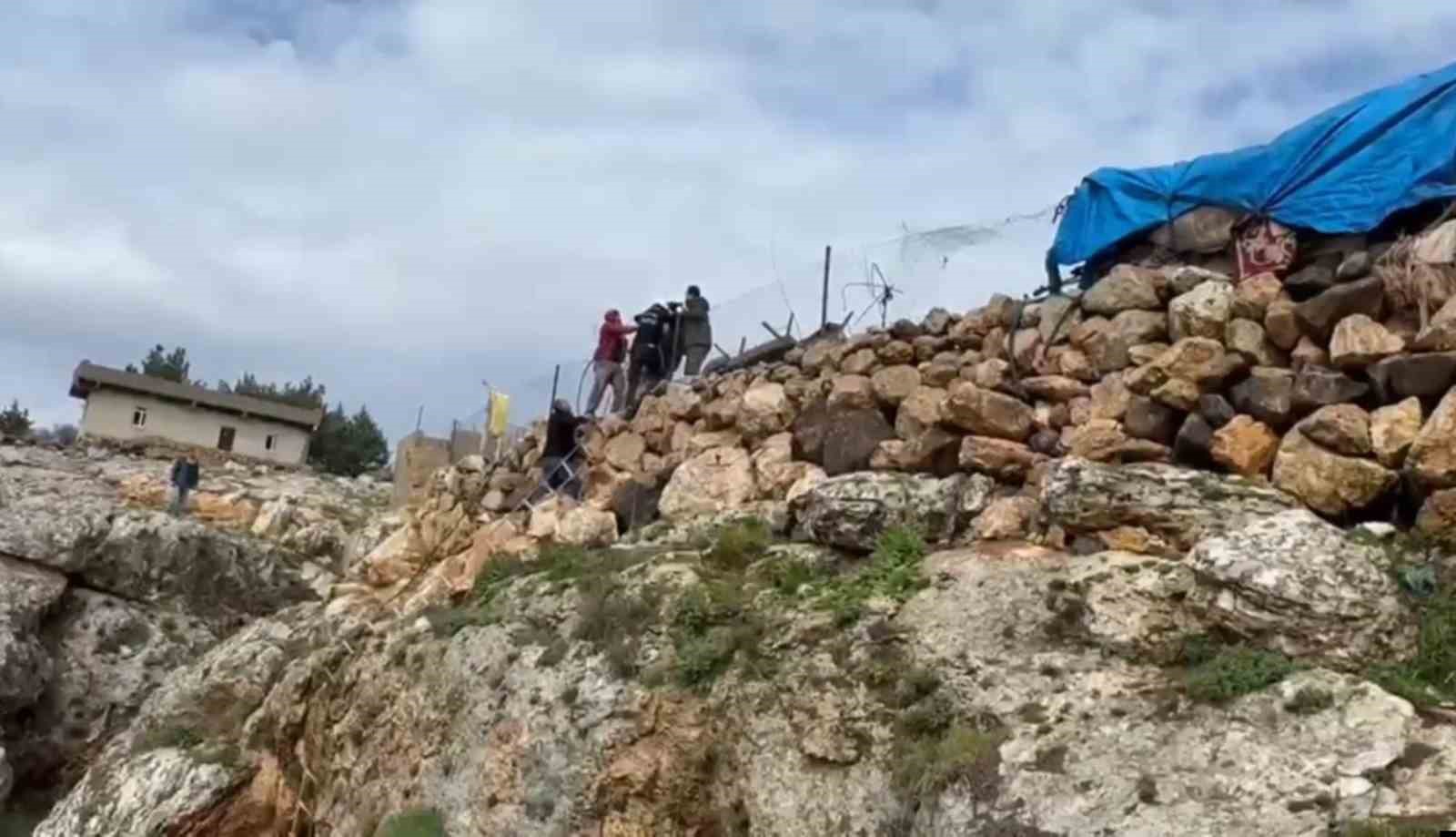 ucurumdan dusen kopek 4 saatlik calismayla kurtarildi 5 6eilW4mc