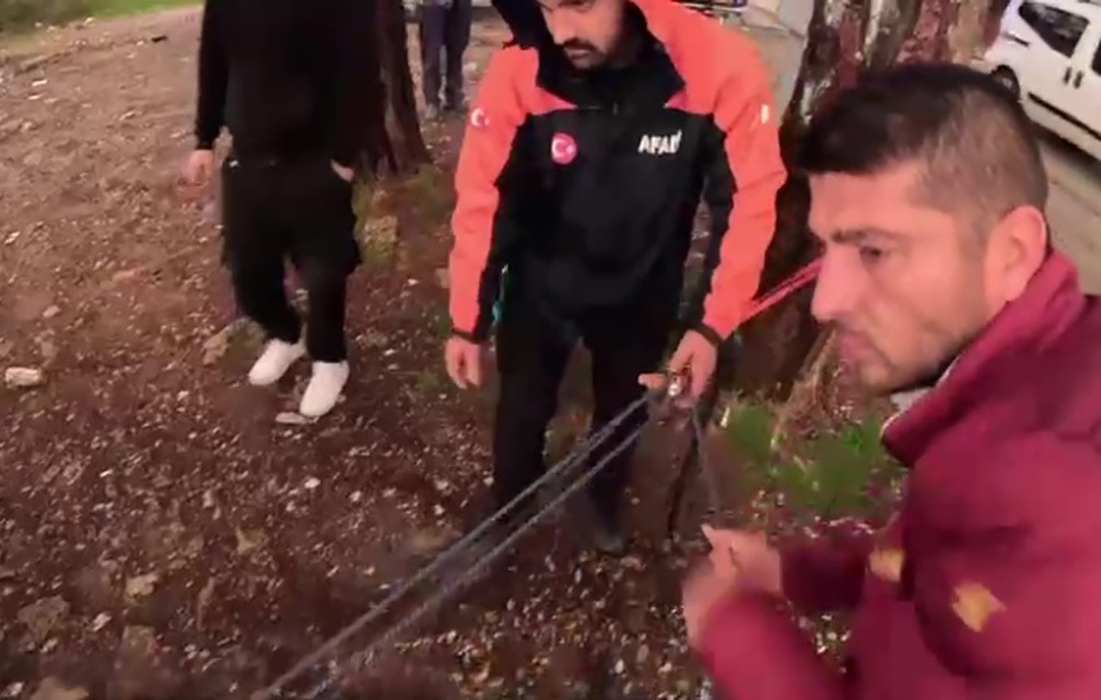 ucurumdan yuvarlanan surucuyu afad ve itfaiye ekipleri kurtardi 3 F5MKnHqY