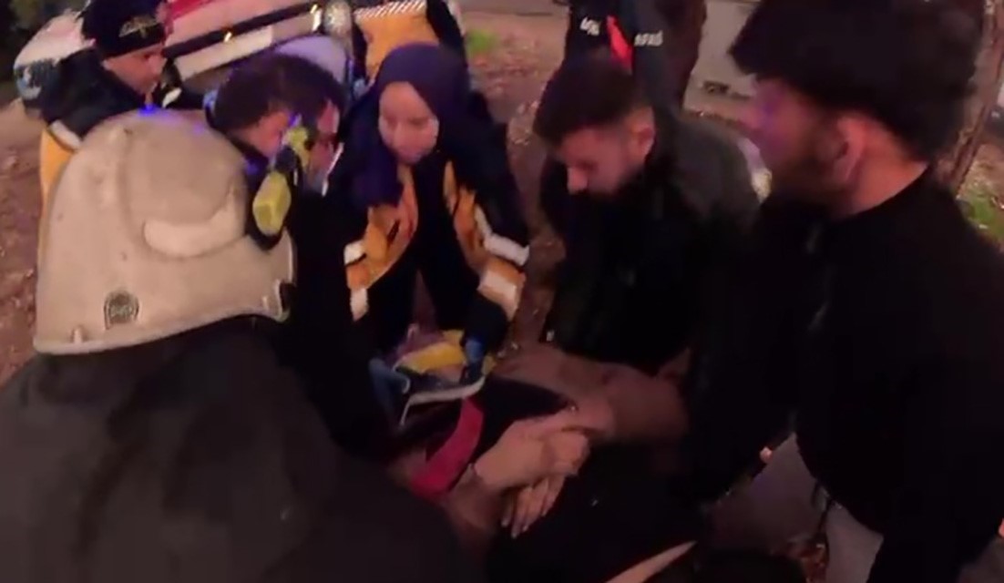 ucurumdan yuvarlanan surucuyu afad ve itfaiye ekipleri kurtardi 6