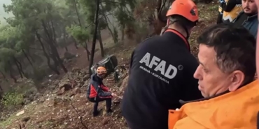 ucurumdan-yuvarlanan-surucuyu-afad-ve-itfaiye-ekipleri-kurtardi-sOAKav2m.jpg