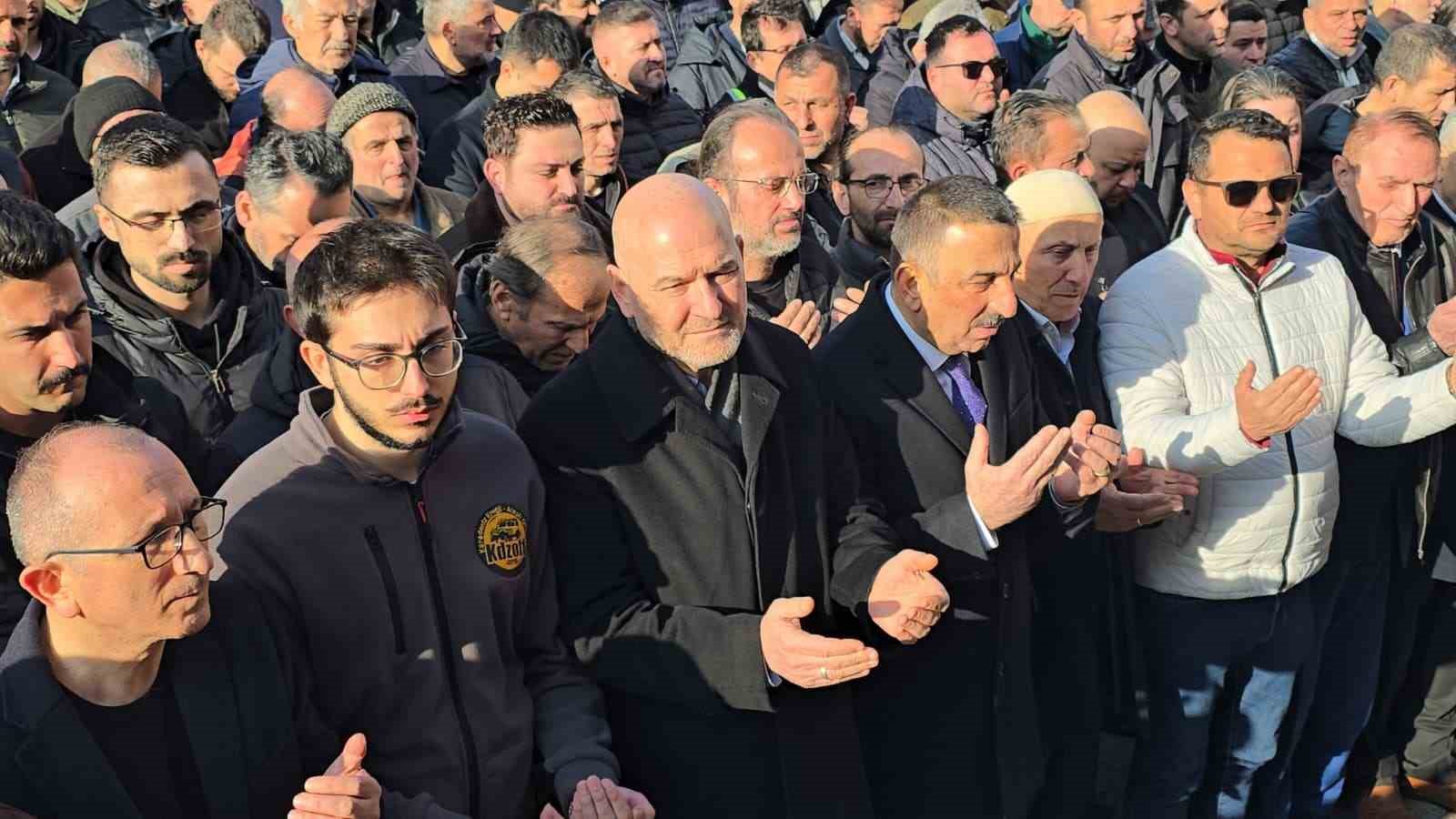 ucurumdan yuvarlanarak hayatini kaybeden is adami topraga verildi 1 Gv2kEXz3