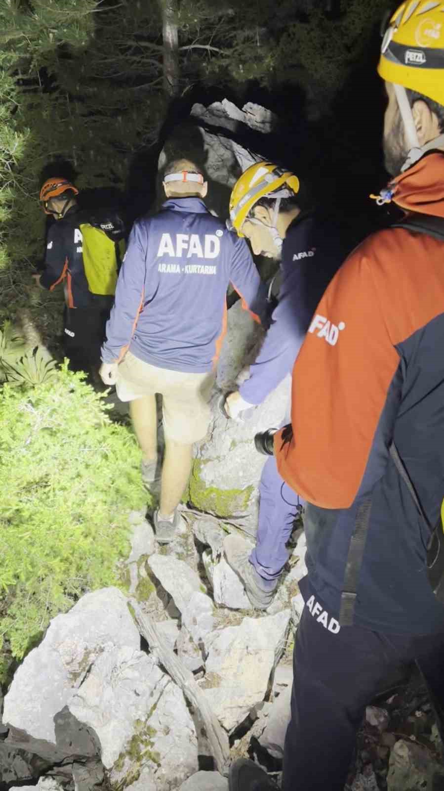 Uçurumun dibinde mahsur kaldı, AFAD’ın 8 saatlik operasyonuyla kurtarıldı 8 ucurumun dibinde mahsur kaldi afadin 8 saatlik operasyonuyla kurtarildi 4