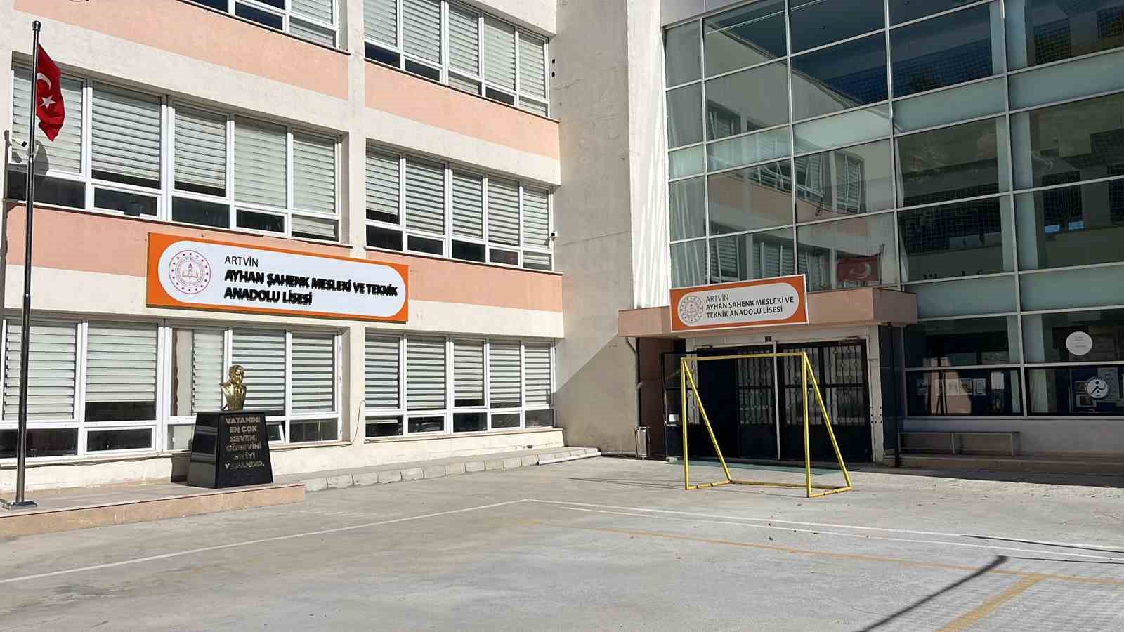 ucurumun kenarindaki okulda egitim yeniden basladi 0 hhnzqifE