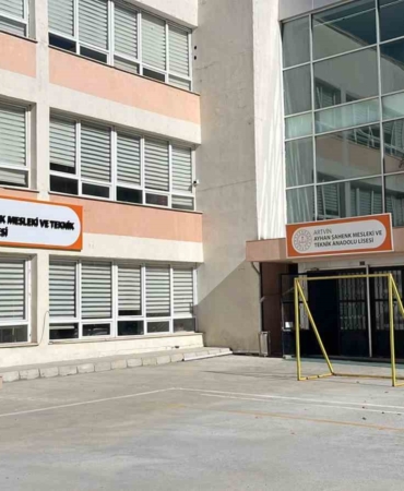 ucurumun-kenarindaki-okulda-egitim-yeniden-basladi-4PKvBlWX.jpg