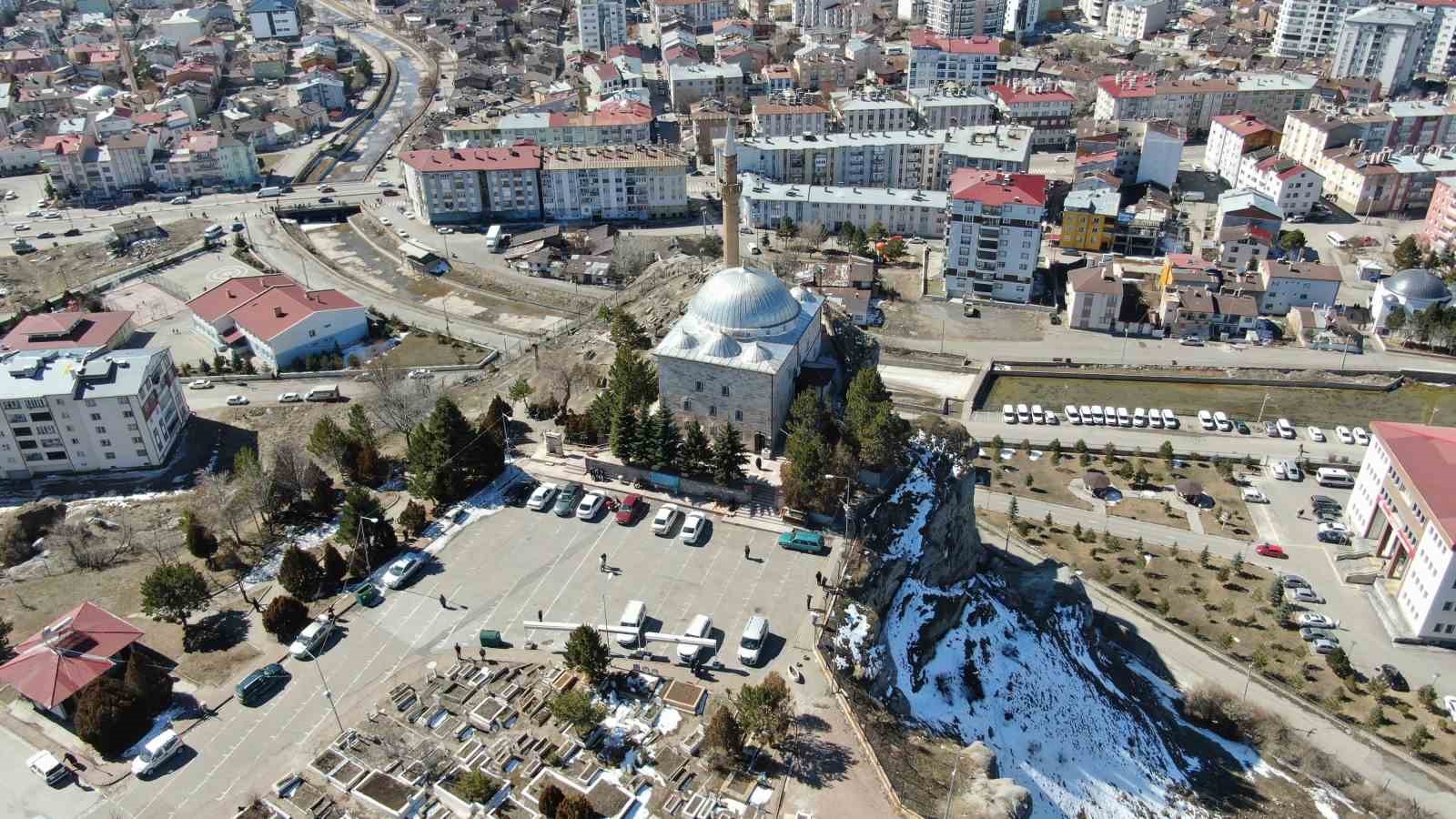 ucurumun kiyisindaki sancaktar turbesi her cuma ziyaretcilerini agirliyor 5 a3CbnCK2
