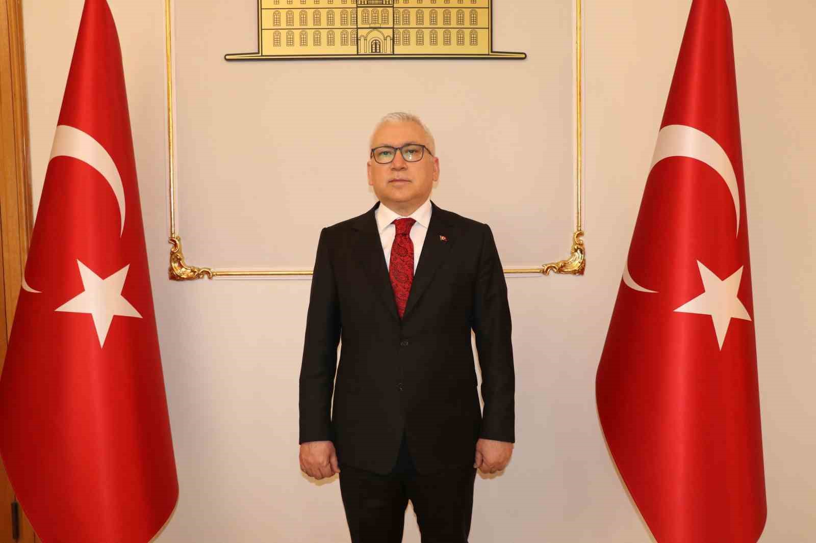 ucurumun ucundaki turbenin kayaliklarinda islah calismalari suruyor 6 rY9nA9Tt