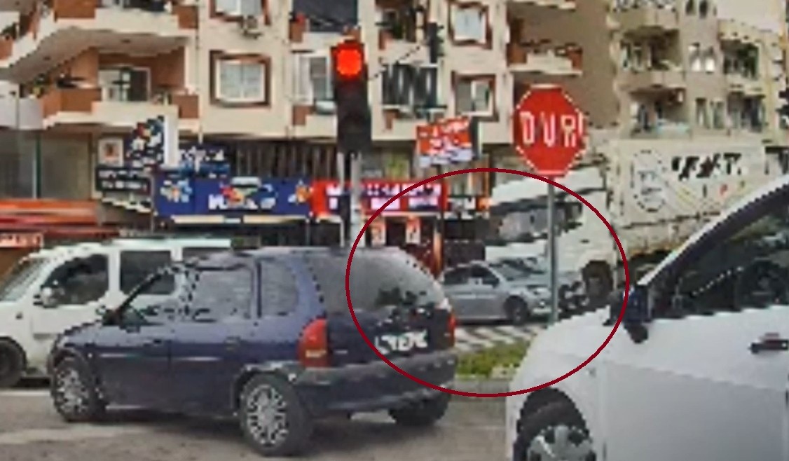 ucuz atlatilan kaza ani kameraya yansidi 0 EhrlAkLH
