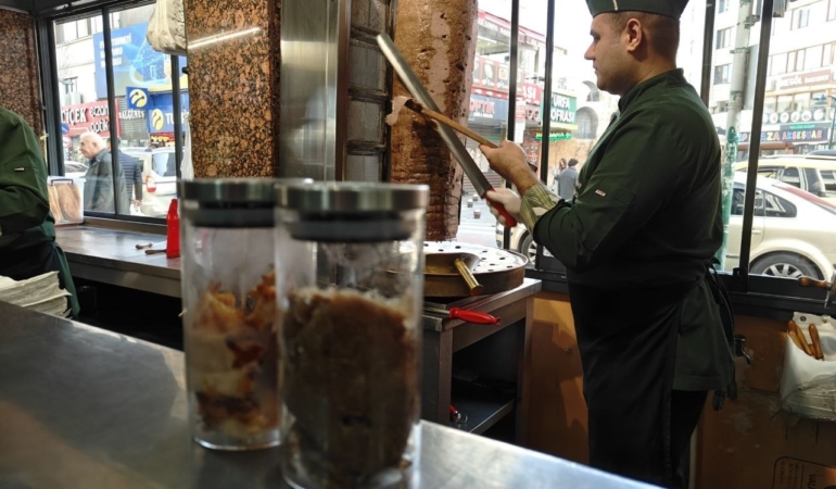 ucuz-yemek-zehirlenmelere-yol-aciyor-m9LdL47x.jpg
