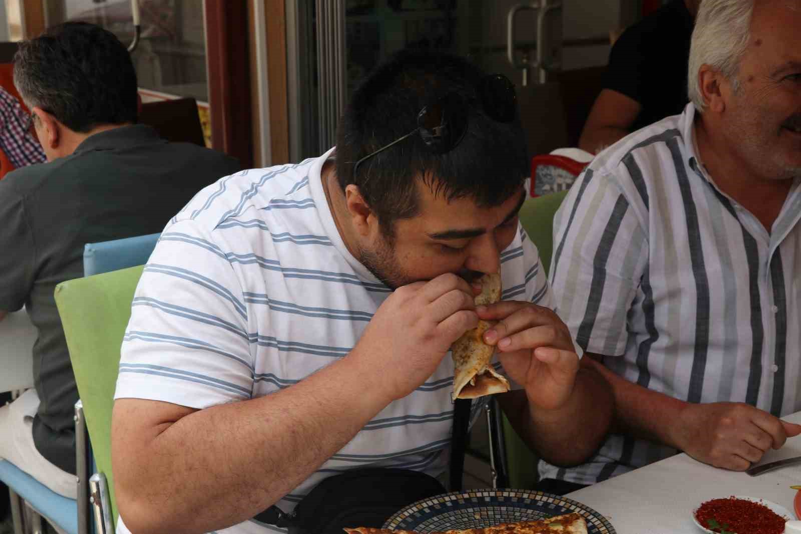 ucuza lahmacun sattigi icin sikayet edilen esnaf yuzde 15 karla satiyorum 4 dTMDhdnR