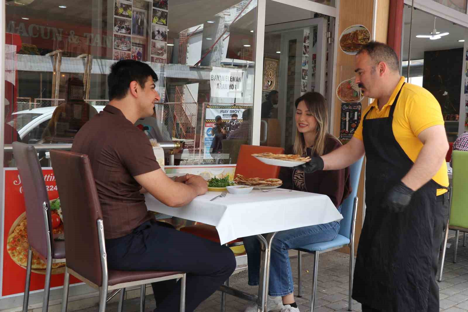 ucuza lahmacun sattigi icin sikayet edilen esnaf yuzde 15 karla satiyorum 5 flO8YRdr