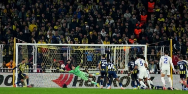 uefa-avrupa-ligi-fenerbahce-0-aston-villa-1-ilk-yari-eYbOkVpA.jpg