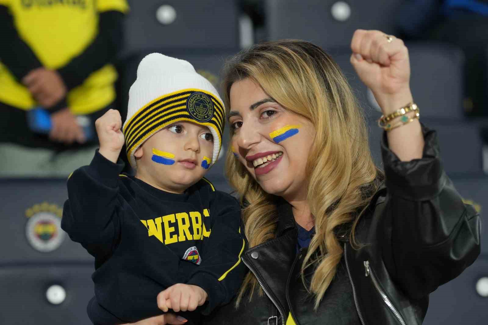 uefa avrupa ligi fenerbahce 0 ferencvaros 0 mac devam ediyor 0 lwTMkzW4