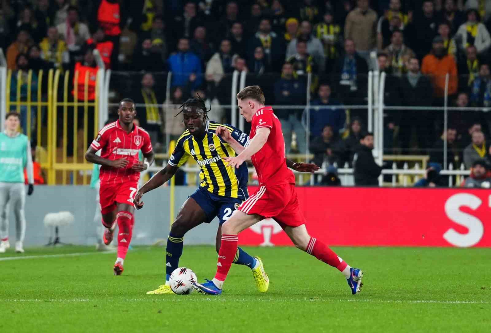 uefa avrupa ligi fenerbahce 0 nottingham forest 2 ilk yari 20 2123PWhg