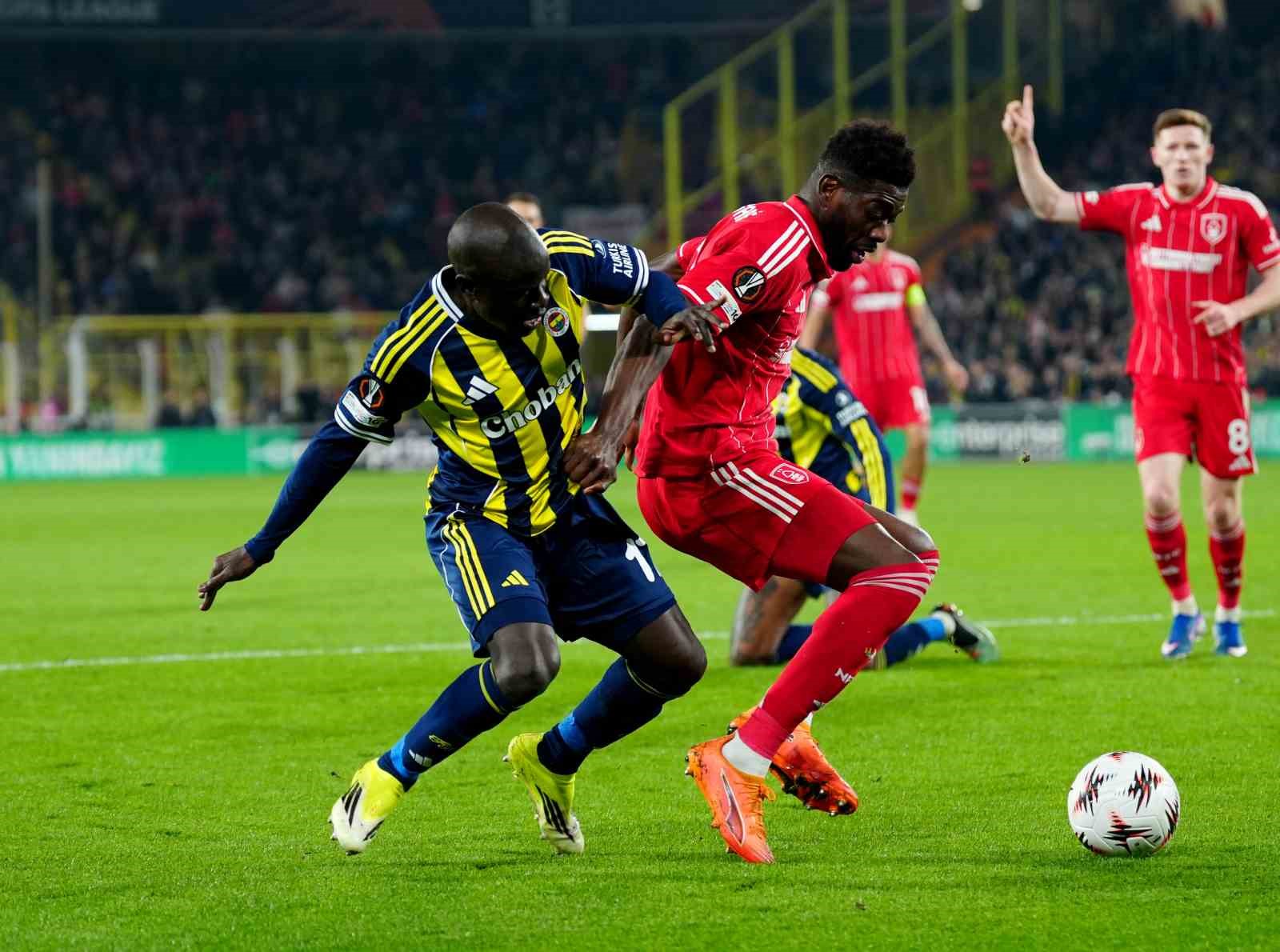 uefa avrupa ligi fenerbahce 0 nottingham forest 2 ilk yari 27 KLHIEuMC
