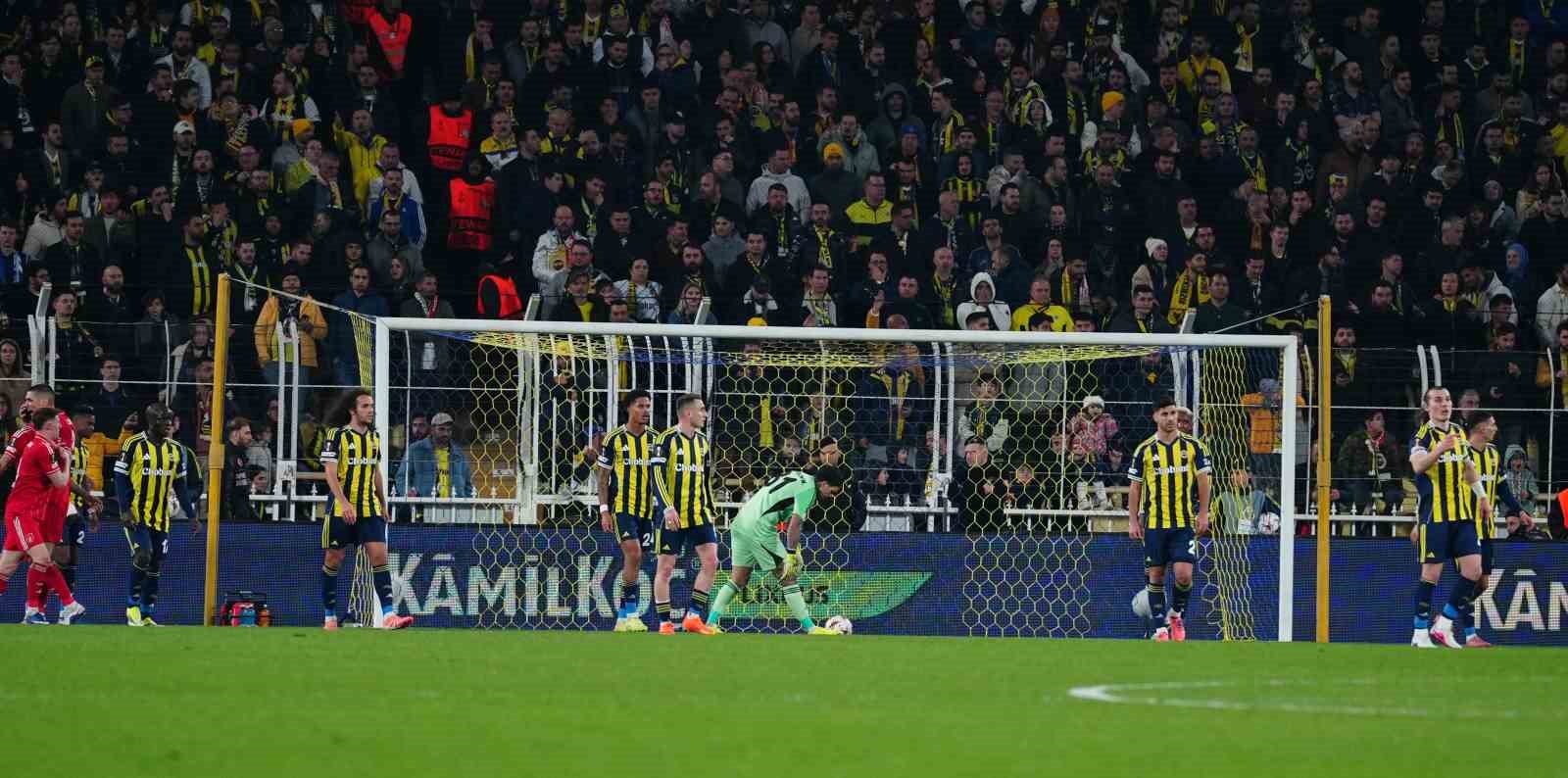 uefa avrupa ligi fenerbahce 0 nottingham forest 2 ilk yari 29 JK7Y1Bti