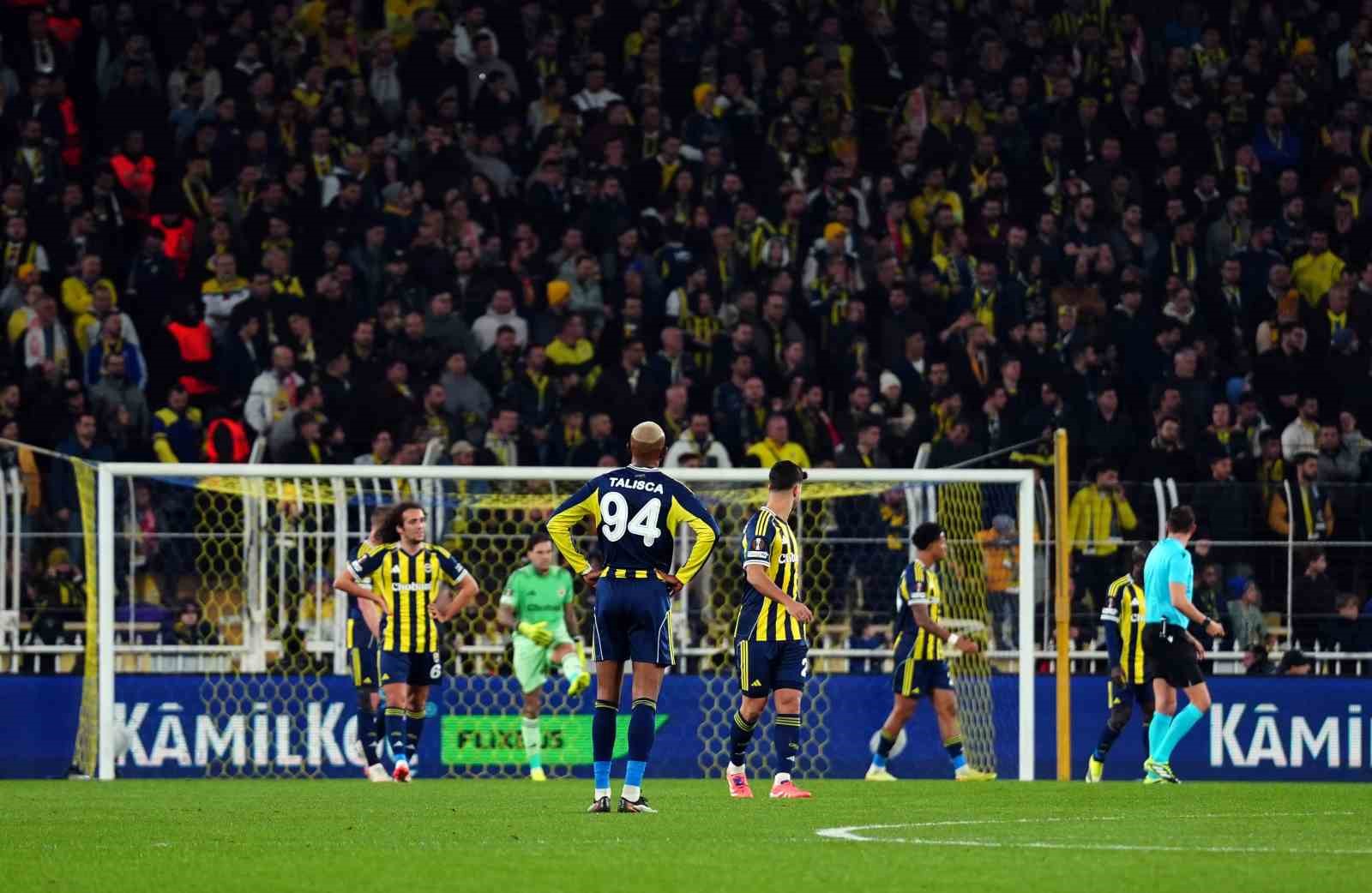 uefa avrupa ligi fenerbahce 0 nottingham forest 2 ilk yari 4 MP7yEI8n