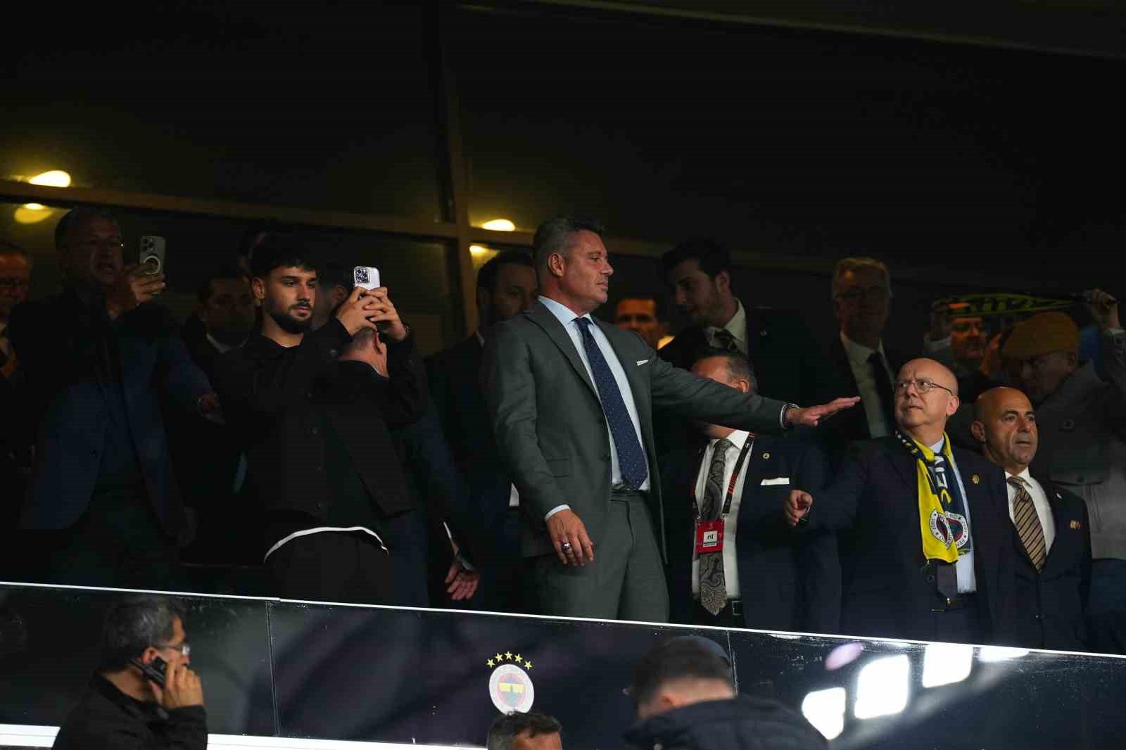 uefa avrupa ligi fenerbahce 0 stuttgart 0 mac devam ediyor 17 7ruMpPgh