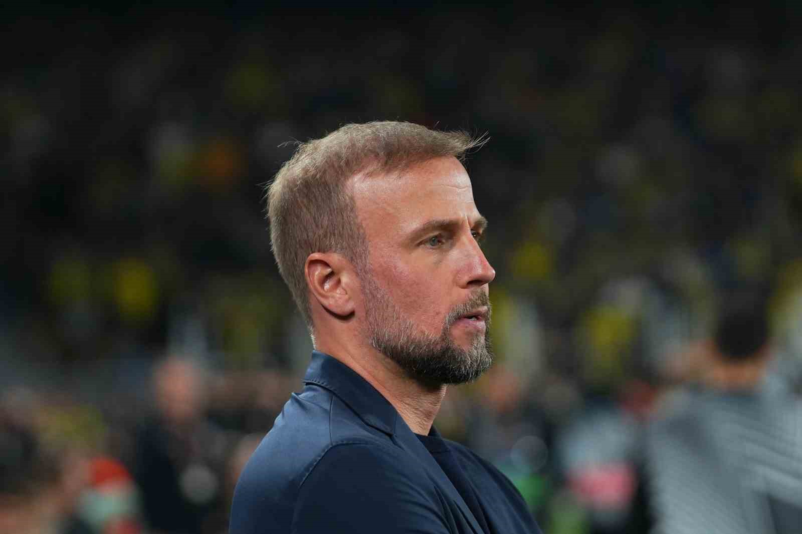 uefa avrupa ligi fenerbahce 0 stuttgart 0 mac devam ediyor 22 4CbGYTtG