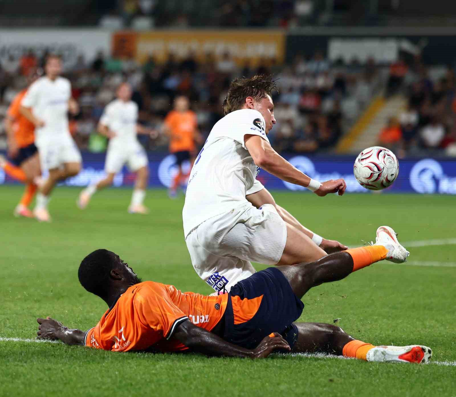 uefa konferans ligi basaksehir 0 inter turku 1 ilk yari 1 O9EZ2GrD