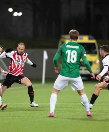 uefa-konferans-ligi-breidablik-1-samsunspor-0-mac-devam-ediyor-na5BpxyW.jpg