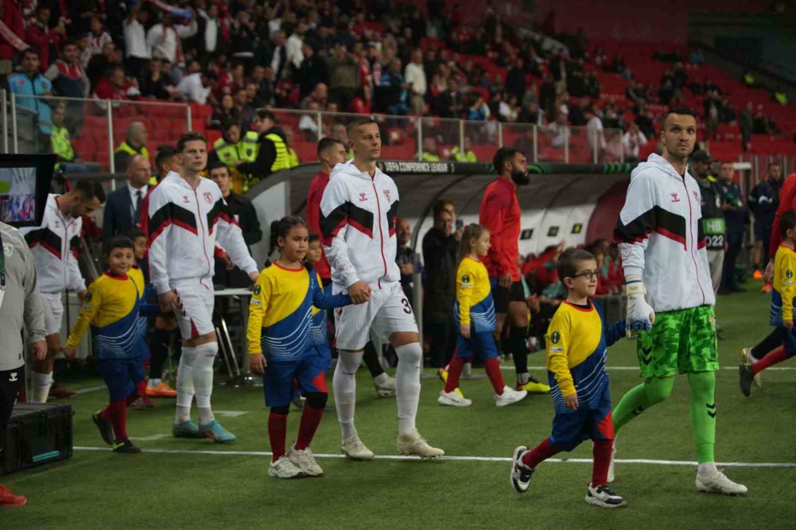 uefa konferans ligi samsunspor 0 hamrun 0 mac devam ediyor 11 ONtzcLD5