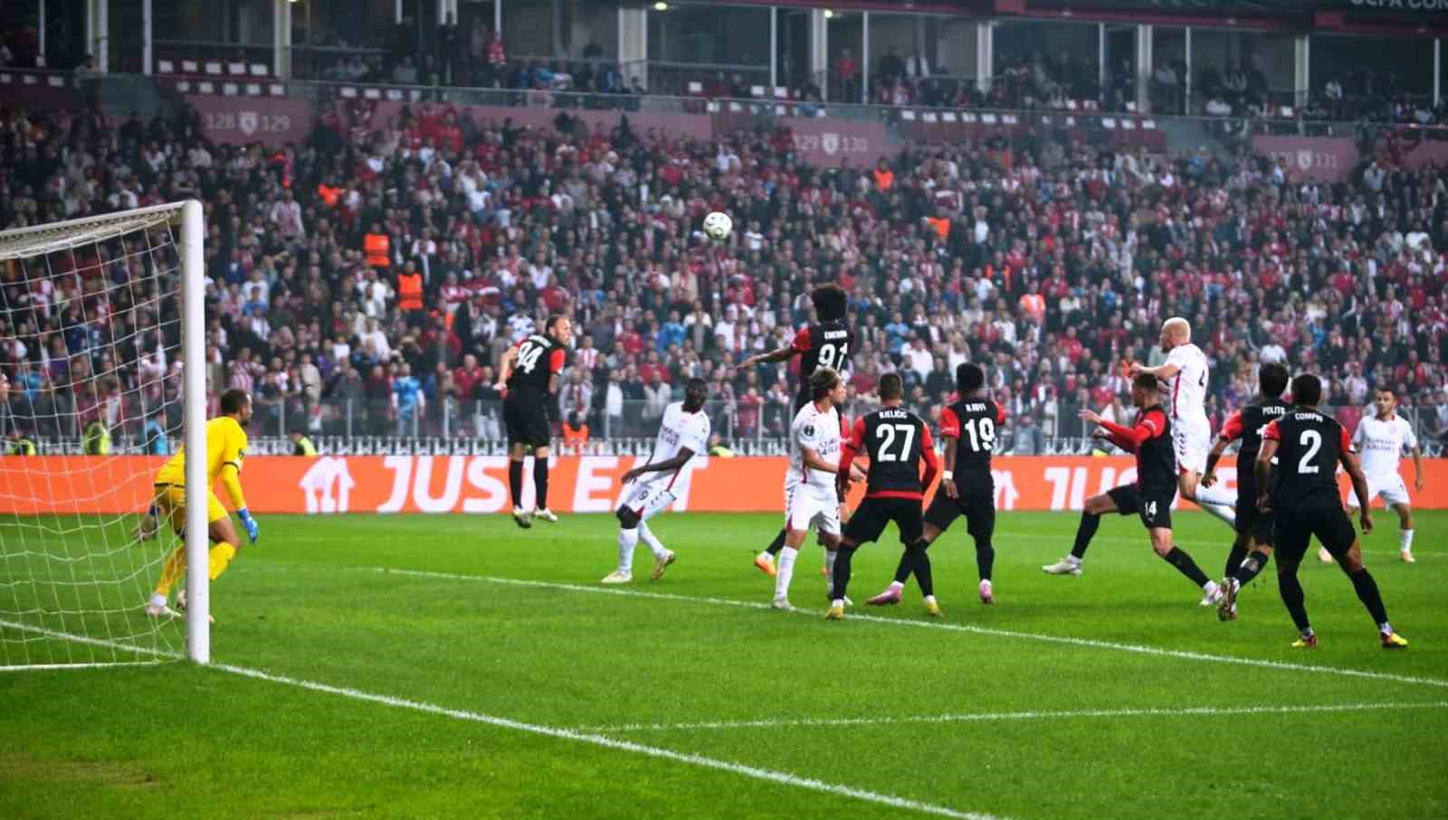 uefa konferans ligi samsunspor 0 hamrun 0 mac devam ediyor 6 8uekSDE6