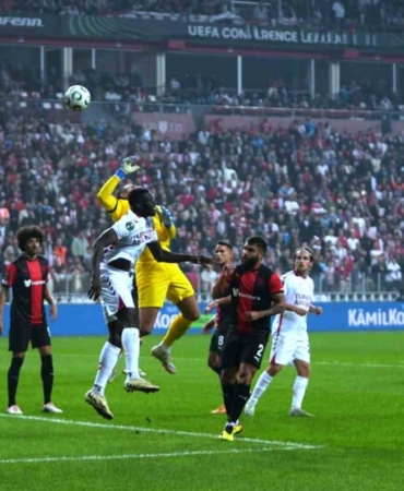 uefa-konferans-ligi-samsunspor-0-hamrun-0-mac-devam-ediyor-NUb42F9J.jpg
