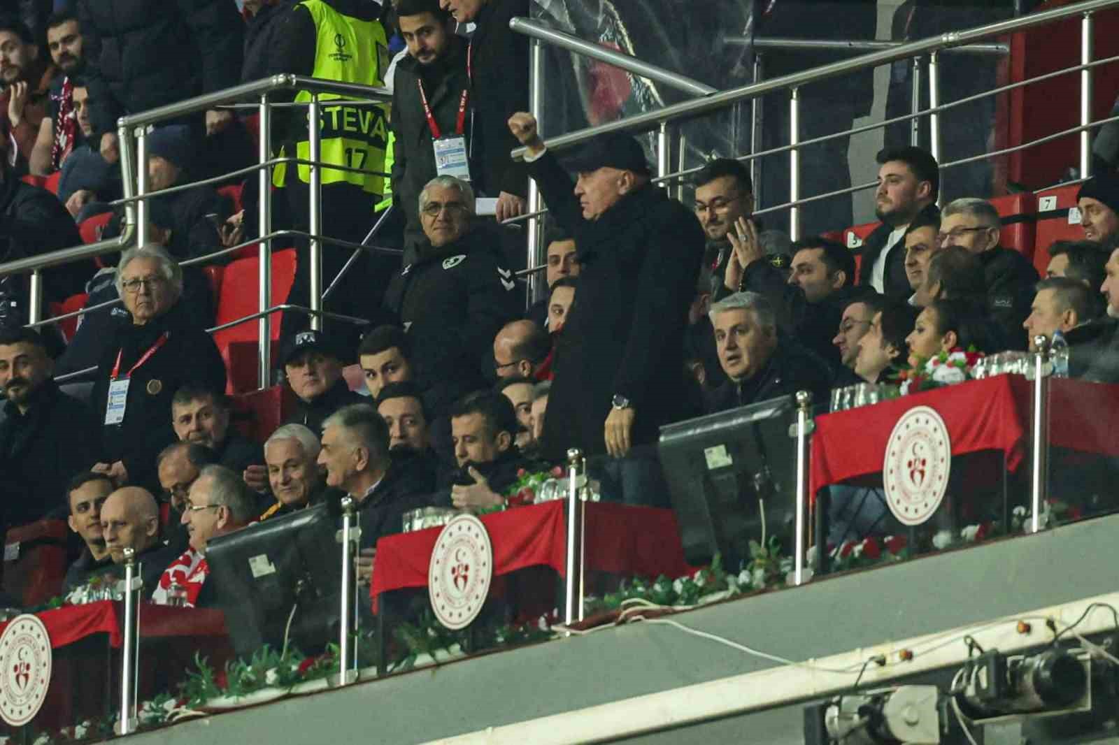 UEFA Konferans Ligi: Samsunspor: 0 - Rayo Vallecano: 1 (Maç devam ediyor) 13 uefa konferans ligi samsunspor 0 rayo vallecano 1 mac devam ediyor 10 sd56p6kN