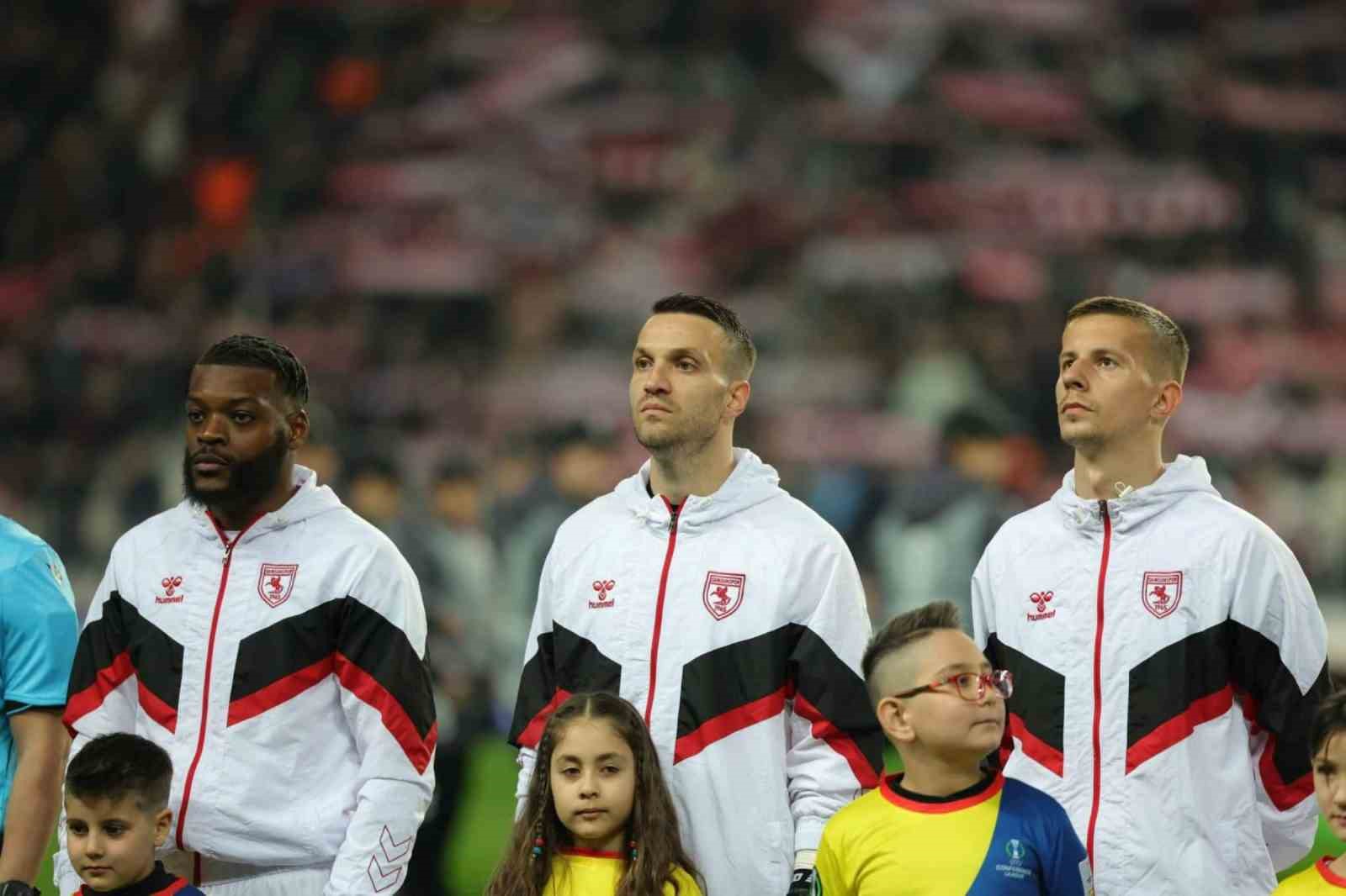 UEFA Konferans Ligi: Samsunspor: 0 - Rayo Vallecano: 1 (Maç devam ediyor) 10 uefa konferans ligi samsunspor 0 rayo vallecano 1 mac devam ediyor 7 8HfFIJiR