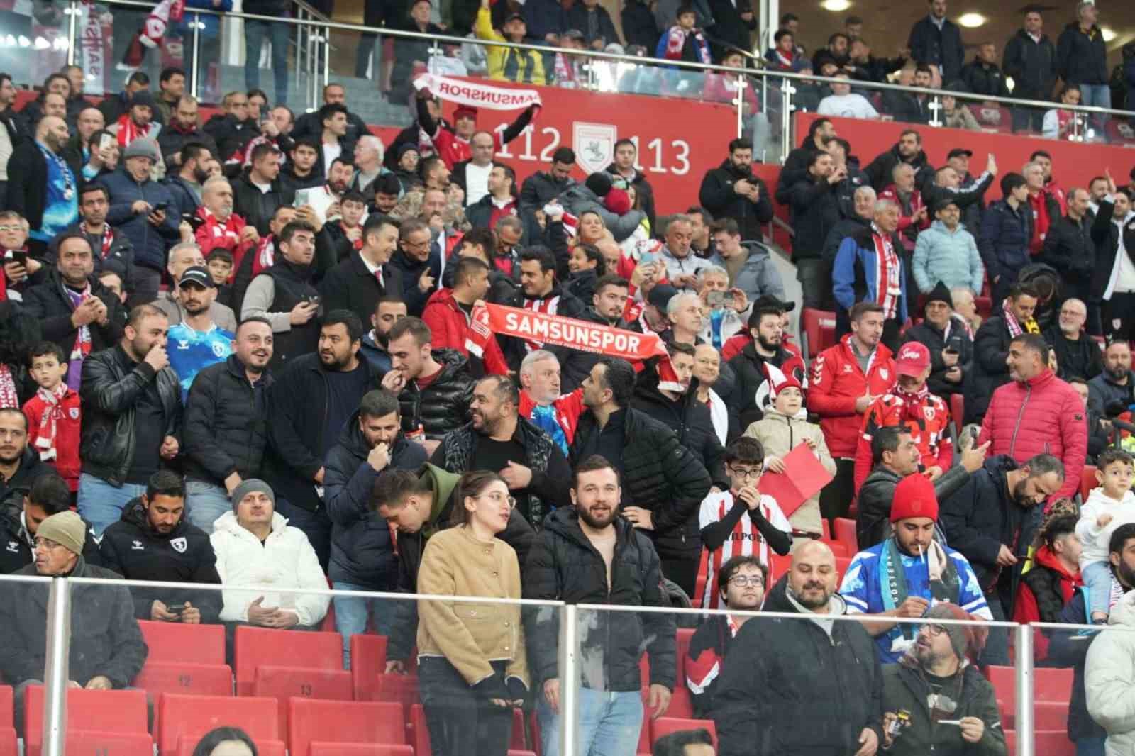 uefa konferans ligi samsunspor 1 aek atina 0 mac devam ediyor 12 WA2VOkPL