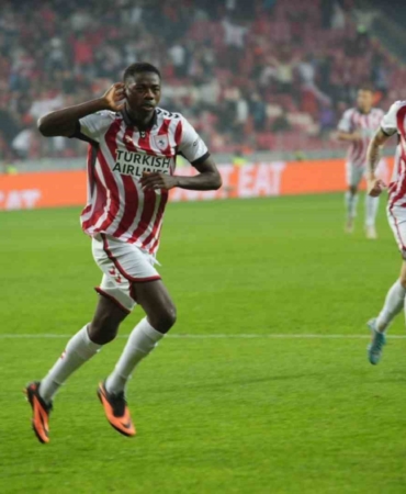 uefa-konferans-ligi-samsunspor-1-dinamo-kiev-0-mac-devam-ediyor-199BIxzj.jpg