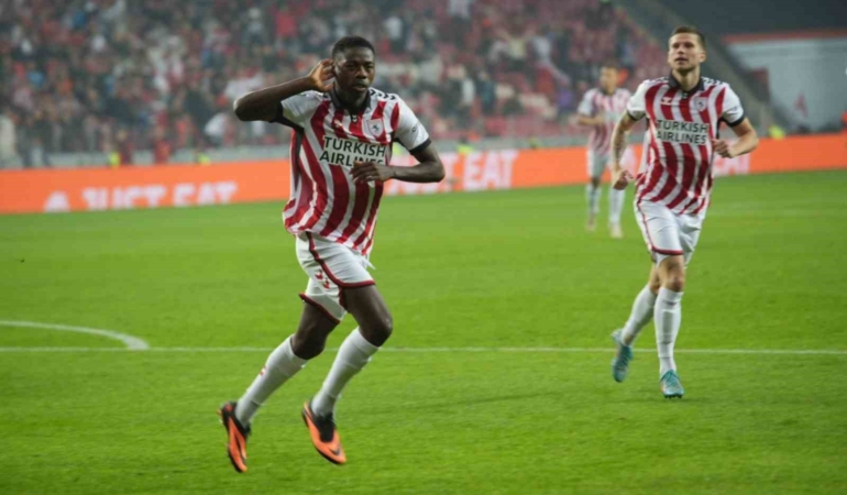 uefa-konferans-ligi-samsunspor-1-dinamo-kiev-0-mac-devam-ediyor-199BIxzj.jpg