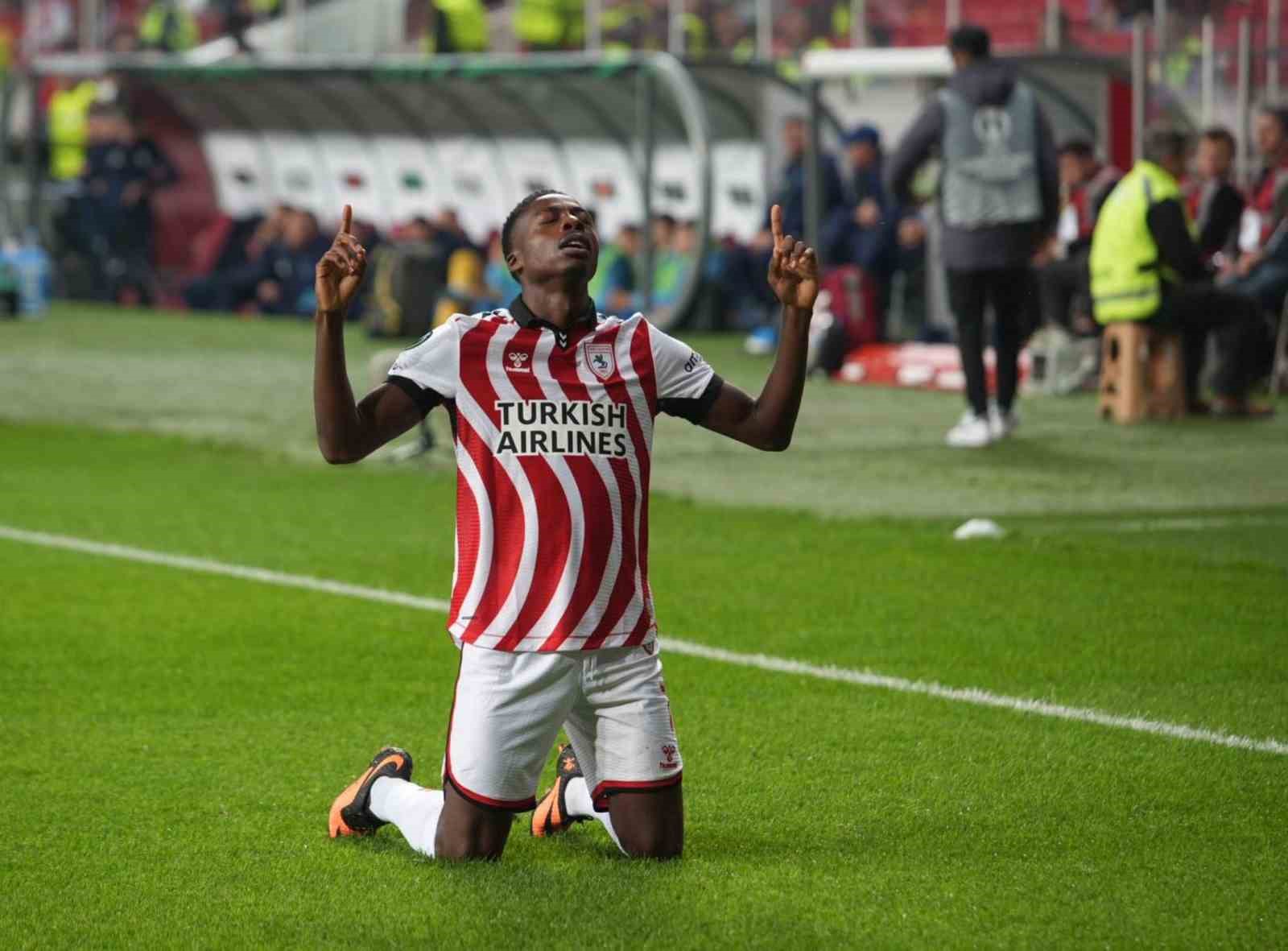 uefa konferans ligi samsunspor 1 dinamo kiev 0 mac devam ediyor 2 fTy8SfRX