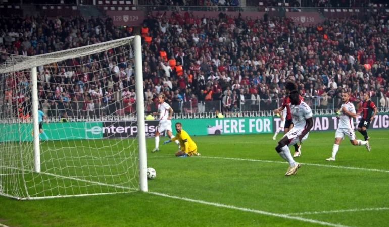 uefa-konferans-ligi-samsunspor-1-hamrun-0-ilk-yari-MW3xYFbR.jpg