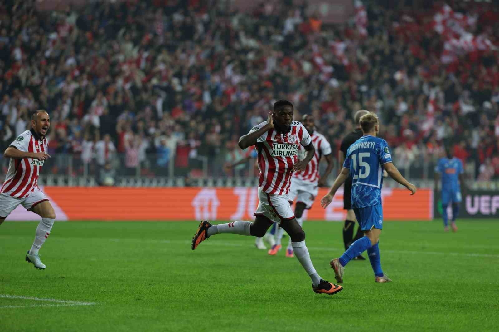 uefa konferans ligi samsunspor 2 dinamo kiev 0 ilk yari 1 JPQrrifG