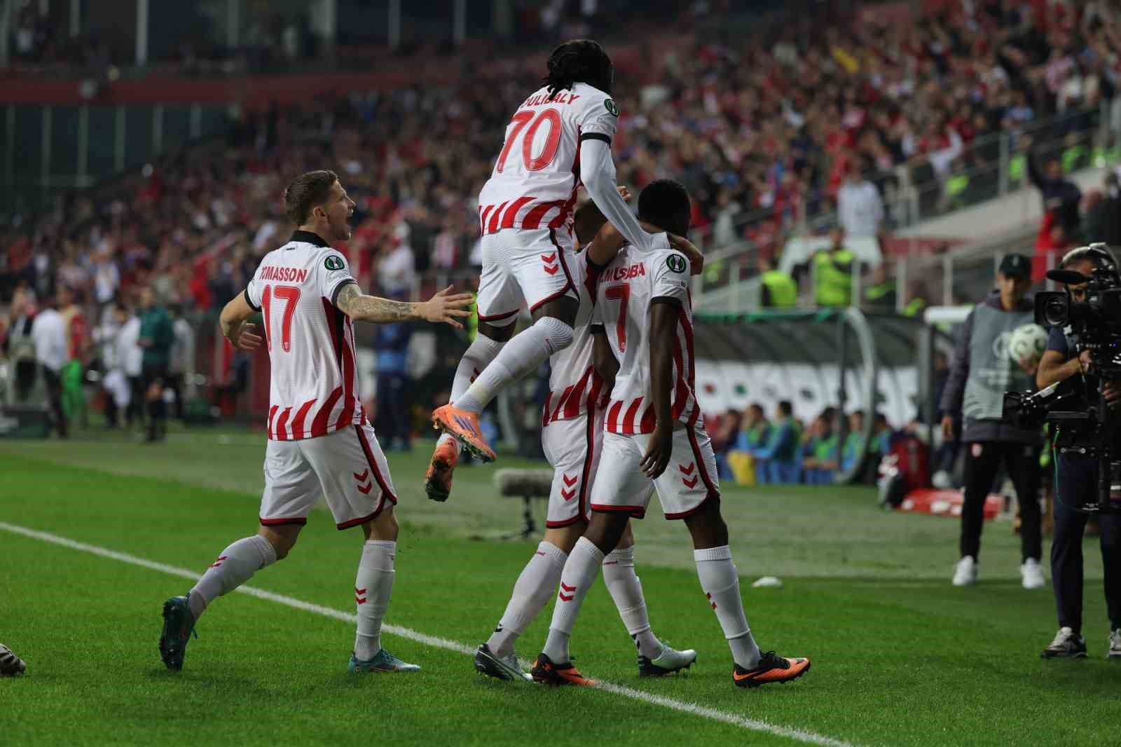 uefa konferans ligi samsunspor 2 dinamo kiev 0 ilk yari 12 NgiRR157