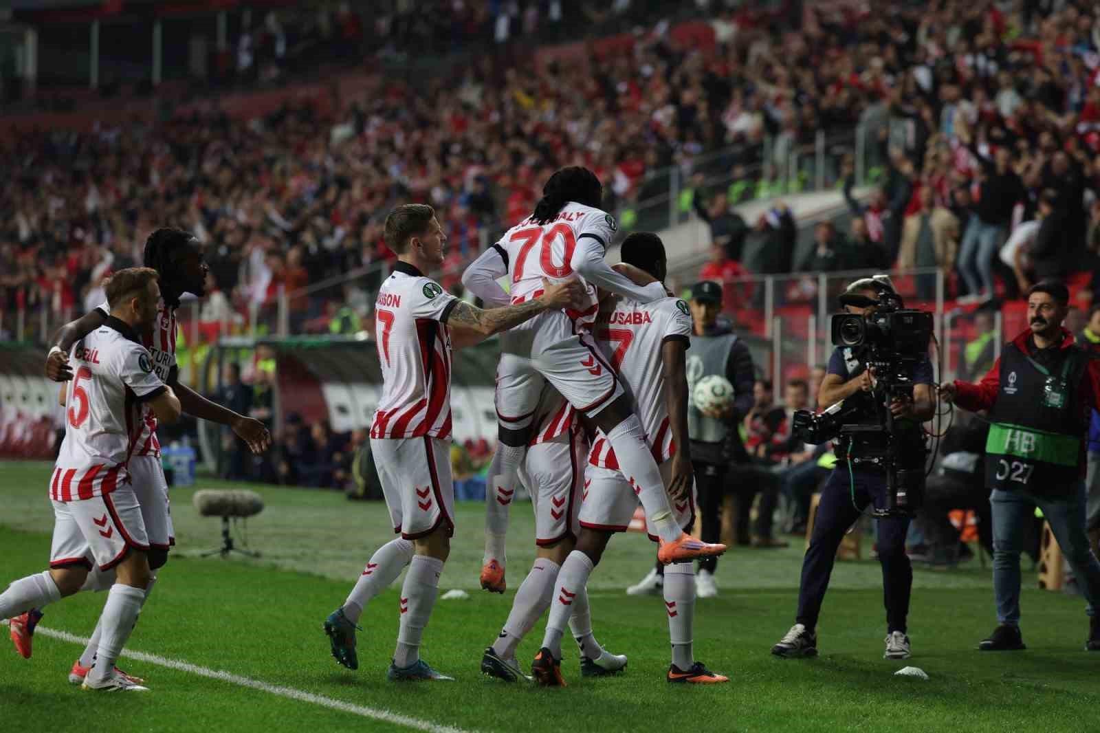 uefa konferans ligi samsunspor 2 dinamo kiev 0 ilk yari 13 i5lrFLT8