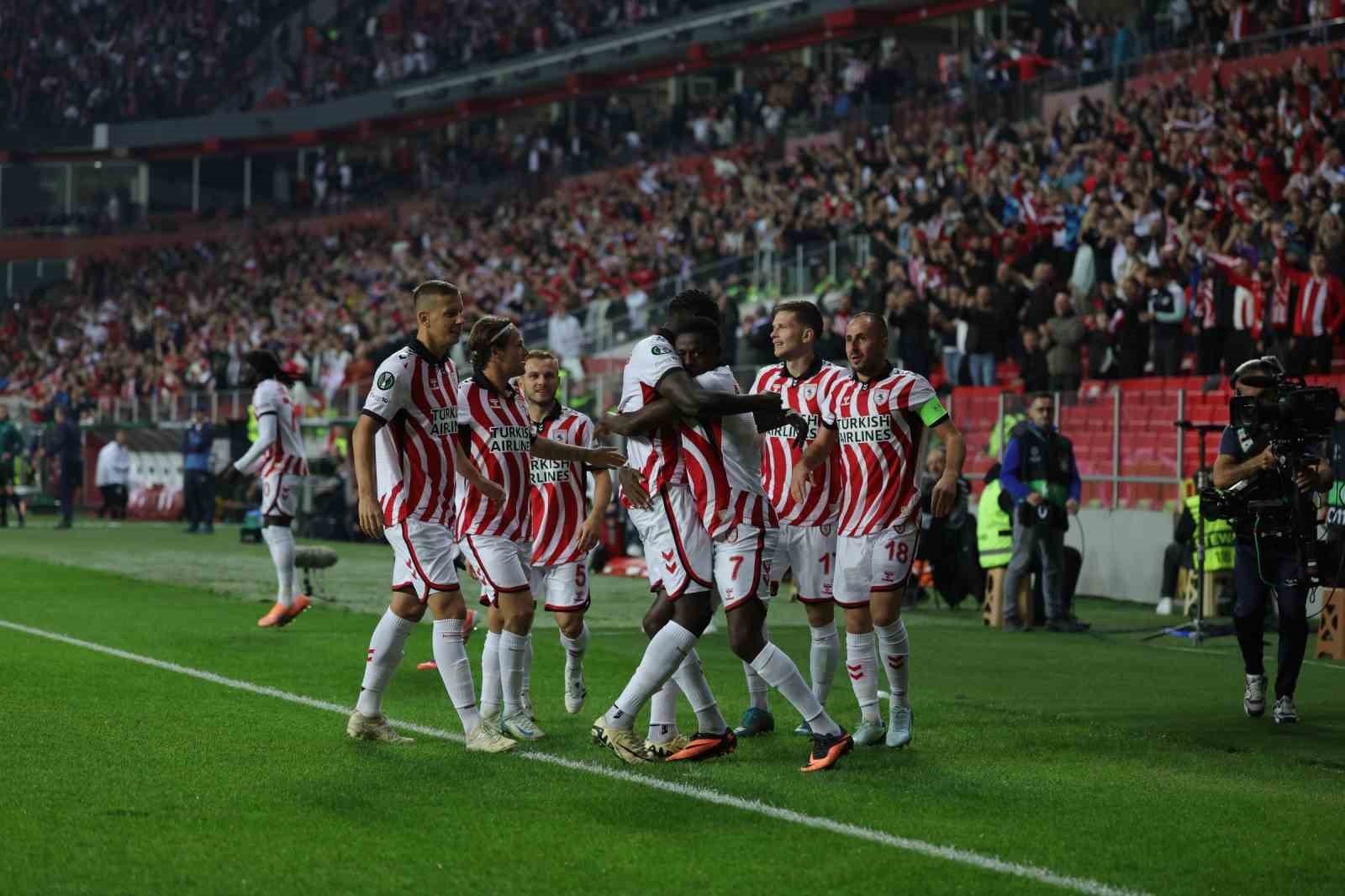 uefa konferans ligi samsunspor 2 dinamo kiev 0 ilk yari 15